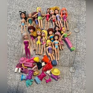 Polly pockets with accessories